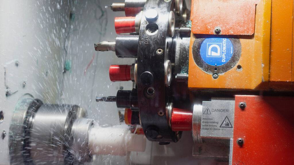 Industrie 4.0 am Beispiel einer automatisch gesteuerten CNC-Fräsmaschine für Drehteile